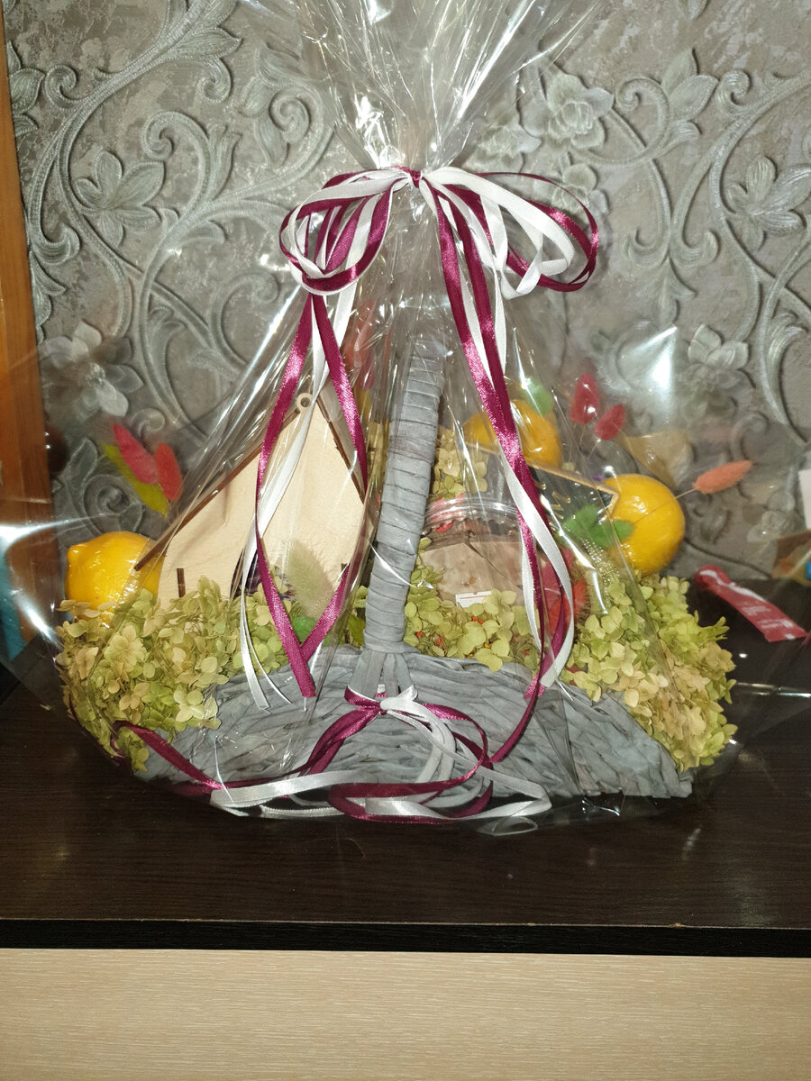 Гортензию и зайцехвост оставляю с осени как сухоцвет.