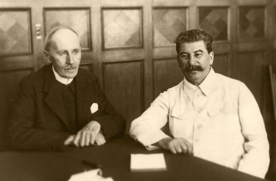 28 июня в своем кремлевском кабинете Роллана принял Сталин.