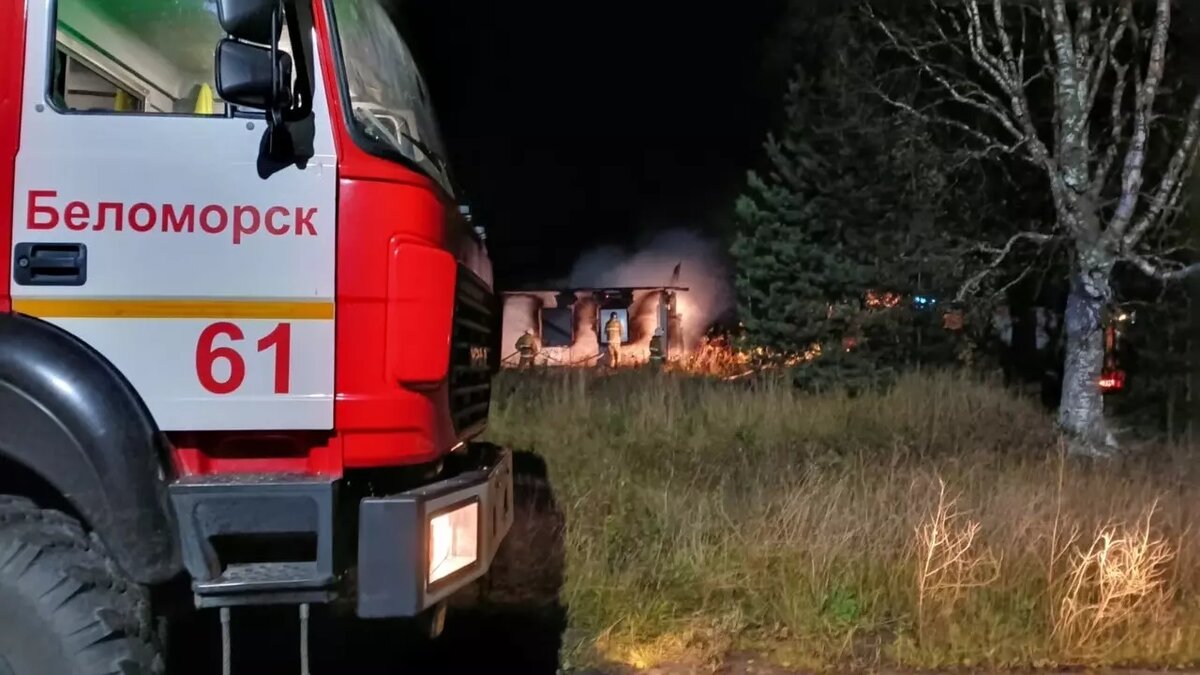     Причины пожара пока неизвестны, фото с места происшествия появились в соцсетях.