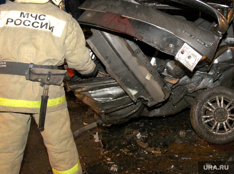    Молодые курганцы насмерть разбились о дерево на автомобиле ВАЗ