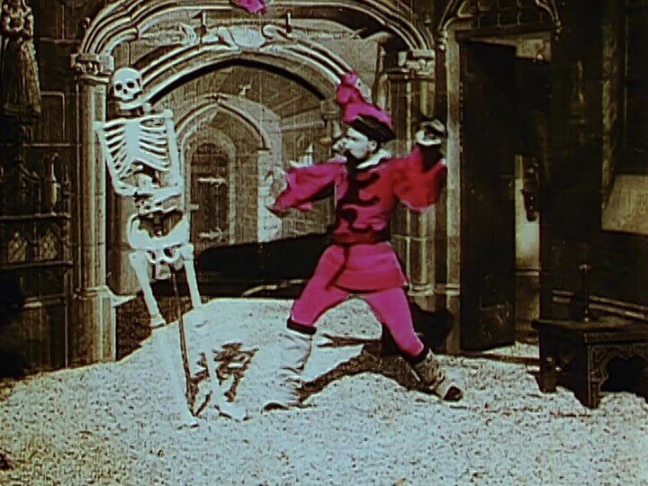 Кадр из фильма Замок с привидениями, 1897 год