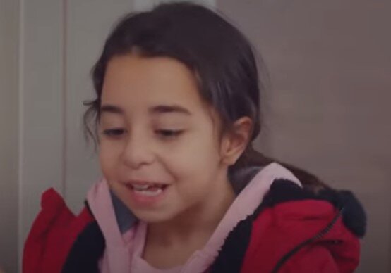 Берен в роли Ойкю, кадр из сериала "Моя дочь"