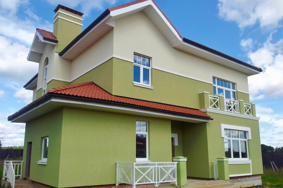 Оштукатуренный фасад. Мокрый фасад здания. Мокрый фасад здания. Декоративная штукатурка на фасаде офиса. Штукатурный фасад.