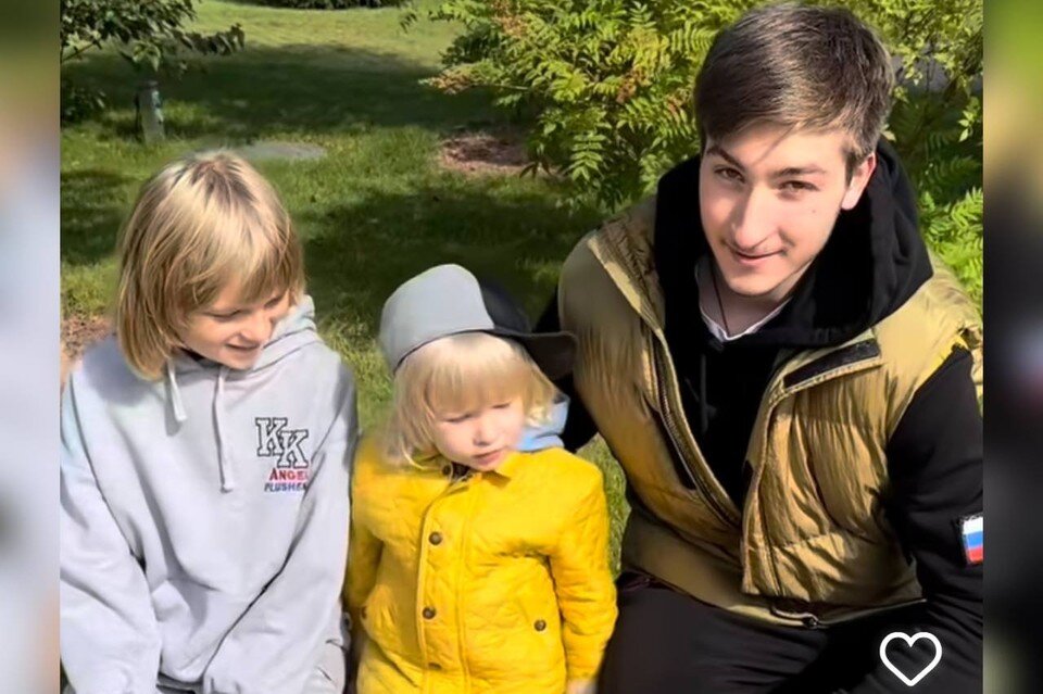    Плющенко показал своих сыновей. Фото: Личная страница Евгения Плющенко в соцсети