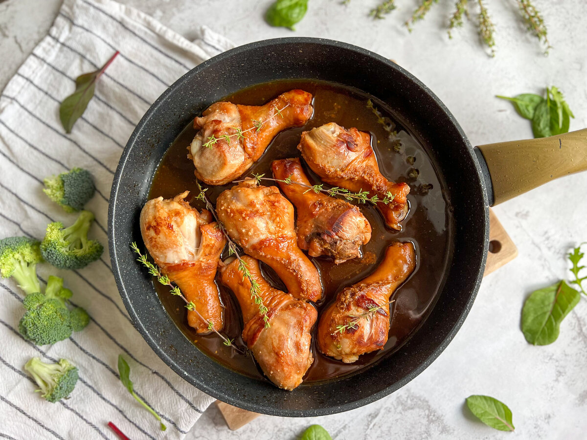 В последнее время покупаю куриные голени пачками: показываю, как готовлю их  на сковороде (в медовом соусе) | Сладкий Персик | Дзен