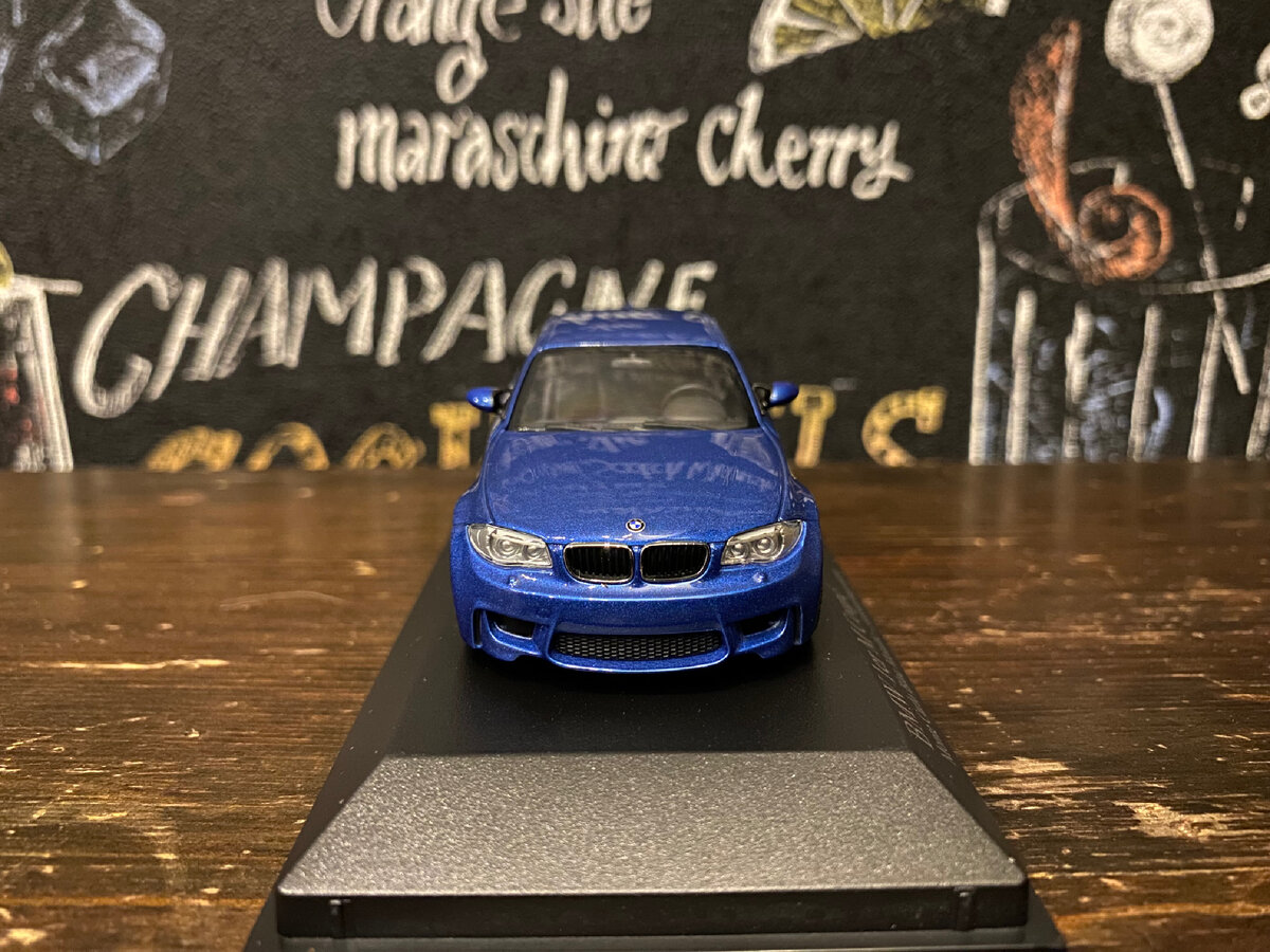 BMW 1M E82 2011 года от Minichamps в масштабе 1:43 | Масштабный тест-драйв  | Дзен