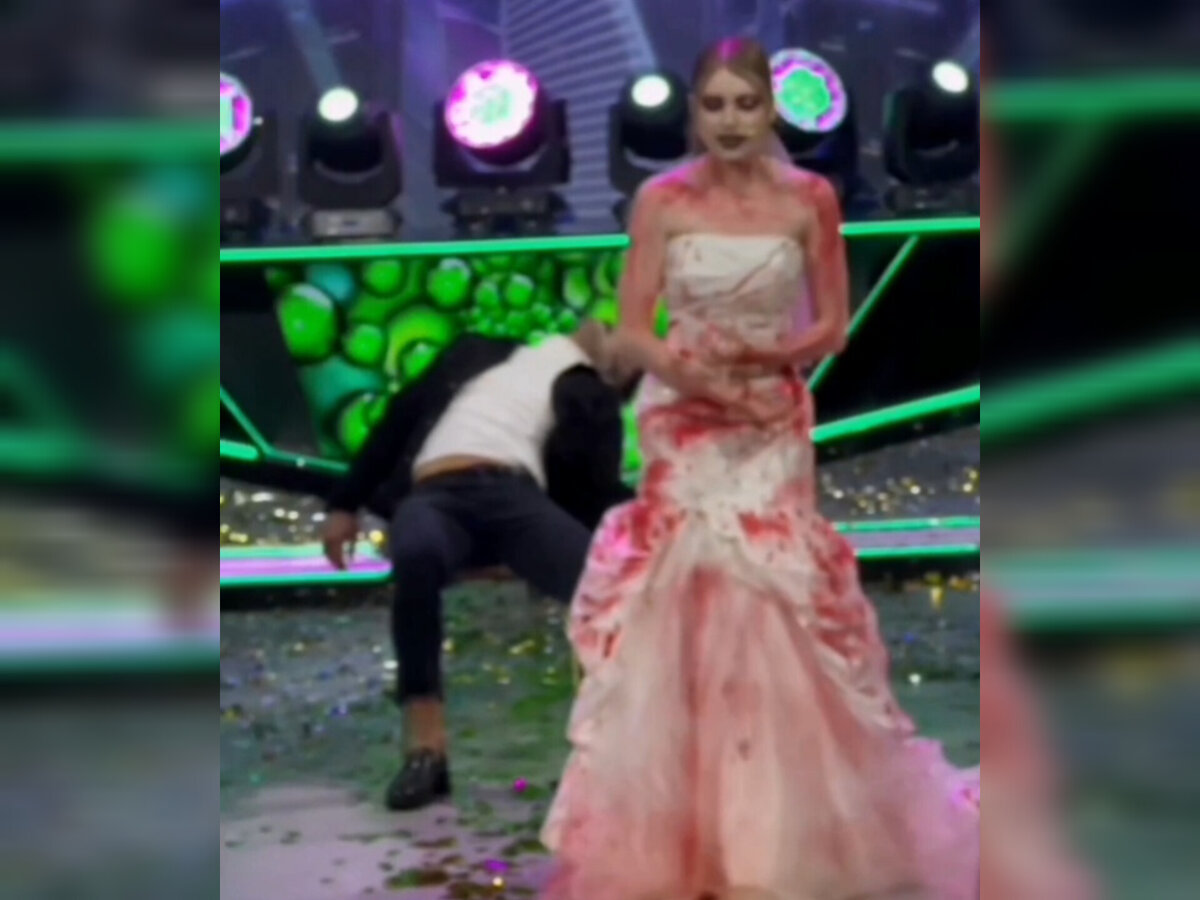 Лиза Субботина, на стуле Лёша Безус. Источник: соцсеть