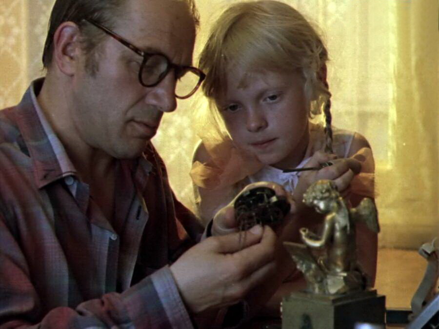 Лев Дуров и Маргарита Сергеечева в фильме «Странные взрослые» (1974)