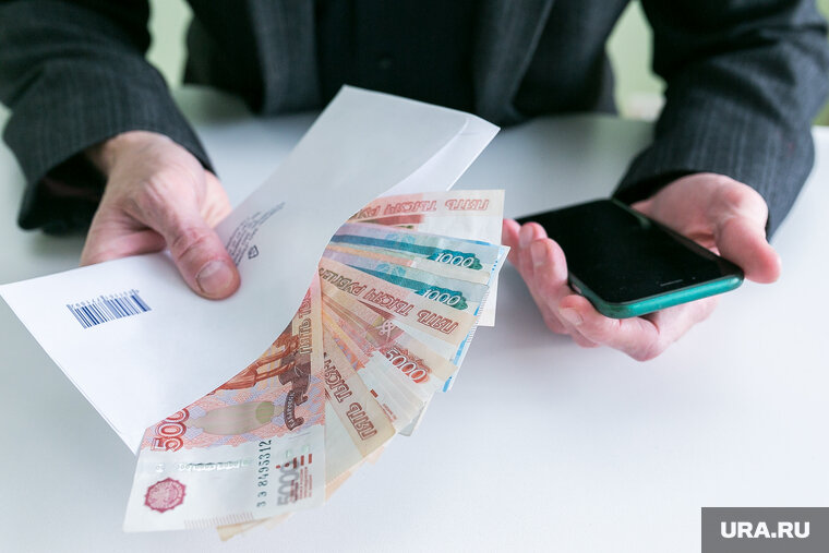    Деньги на погашение долгов откладывает с зарплаты 16% челябинцев