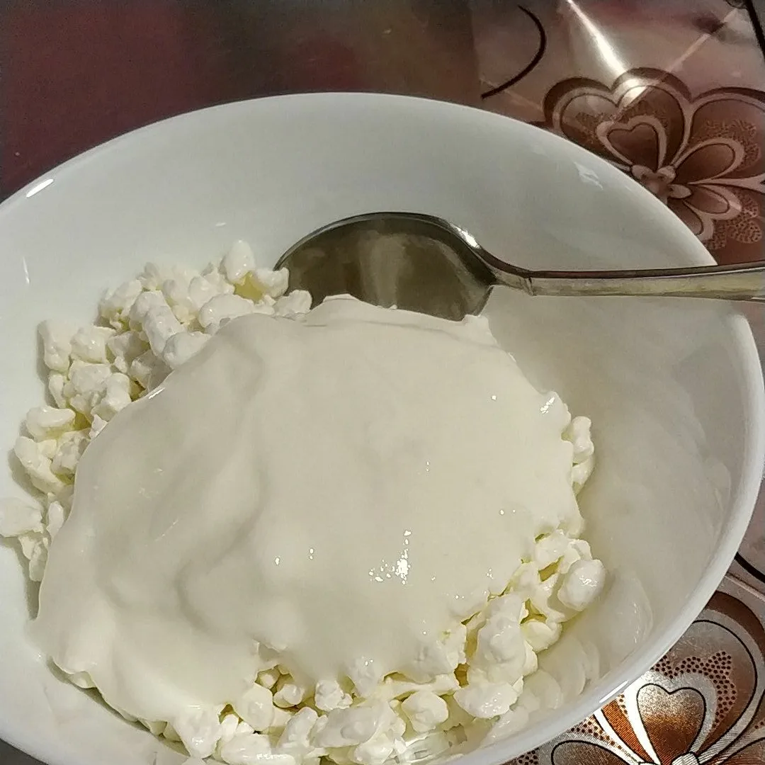 Творог в тарелке