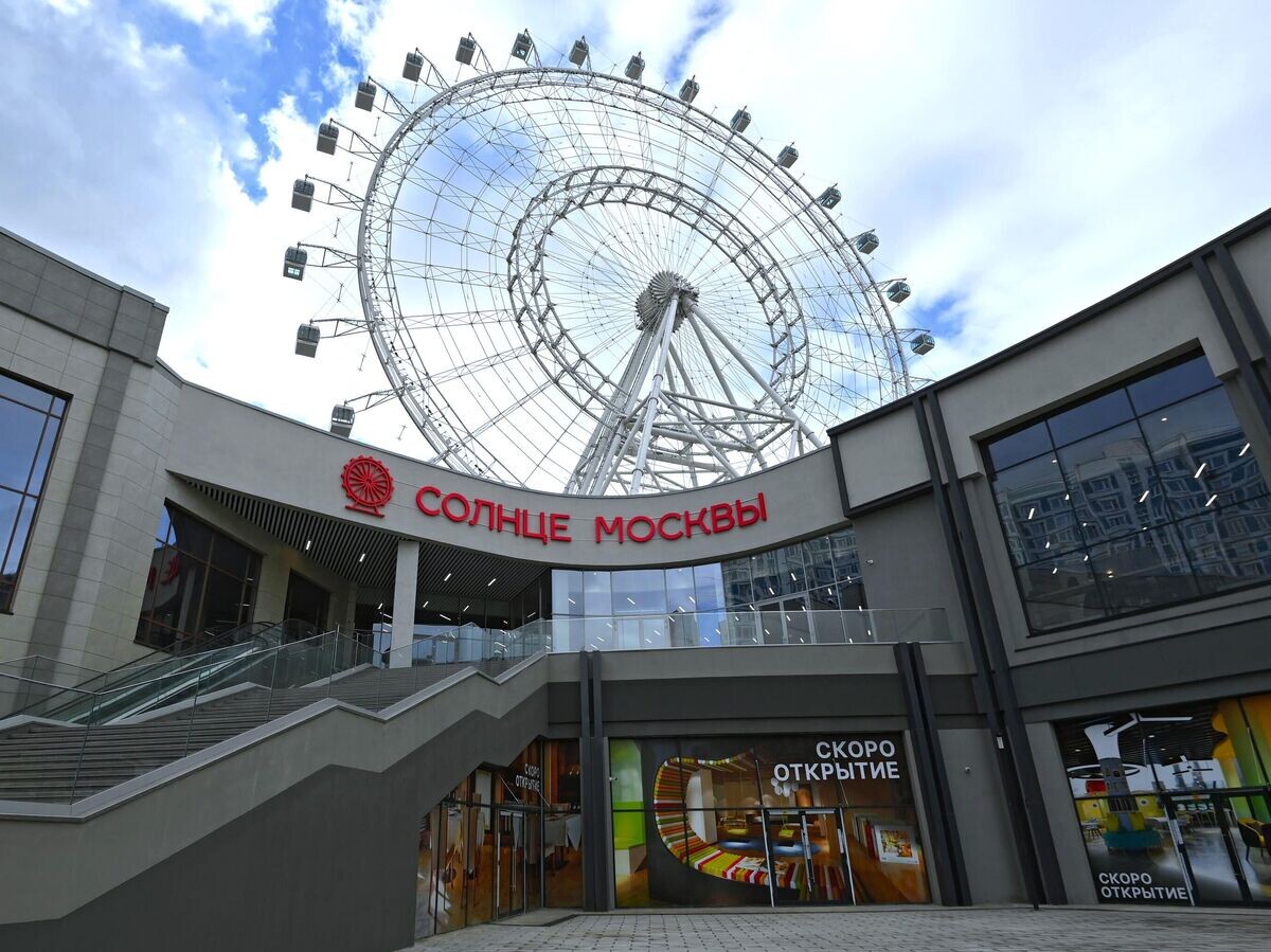    Самое большое колесо обозрения в Европе "Солнце Москвы" © РИА Новости / Максим Блинов
