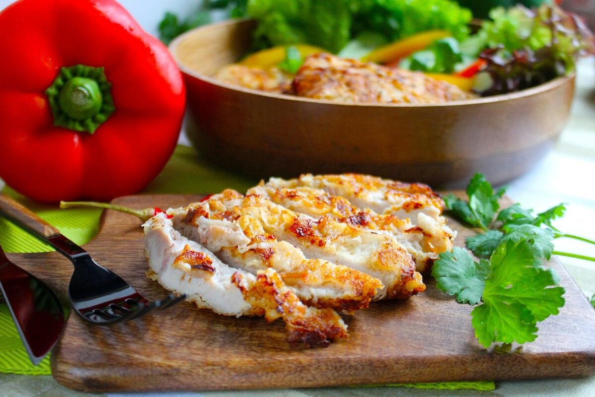 СОСТАВ: 
Свинина: 500 гр
Молоко: 200 мл
Соль: 0.5 чайн.л.
Сахар: 1 чайн.л.
Перец черный молотый (или душистый) 0.5 чайн.л.
Яйца: 1 шт.
Пшеничная мука: 100 гр
Растительное масло: 5 стол.л.
Зелень по вкусу