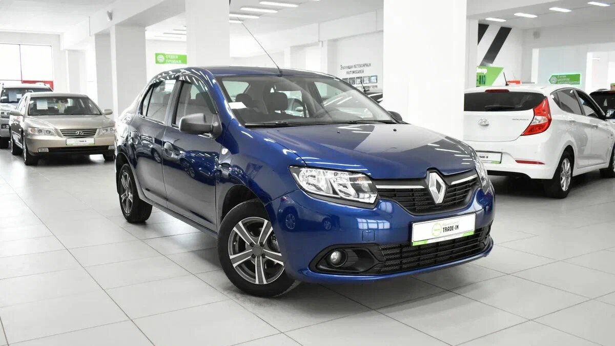 Дорестайлинговый Renault Logan