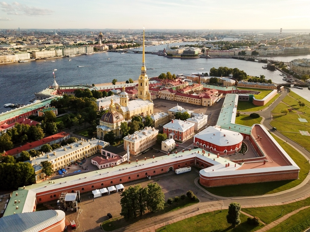 Петропавловская крепость в Санкт-Петербурге. Санкт-Петербург Петропавловская крепость 1703. Питер Заячий остров Петропавловская крепость. Иоанновский равелин Петропавловской крепости.