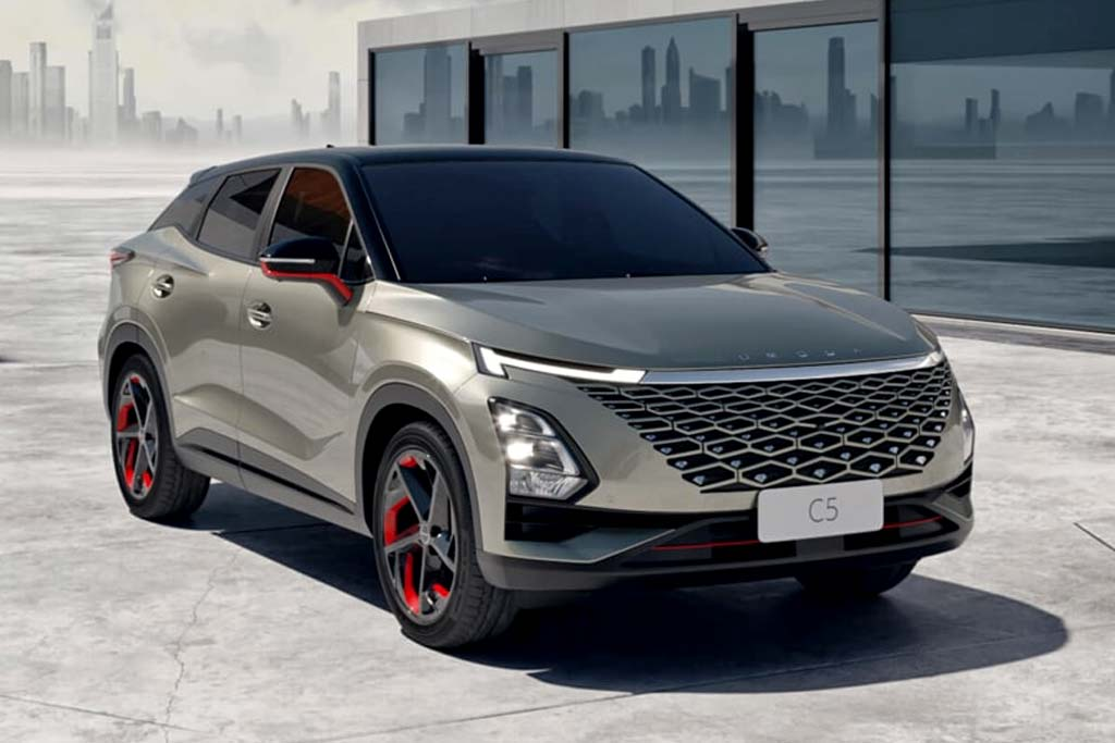 на фото Omoda C5