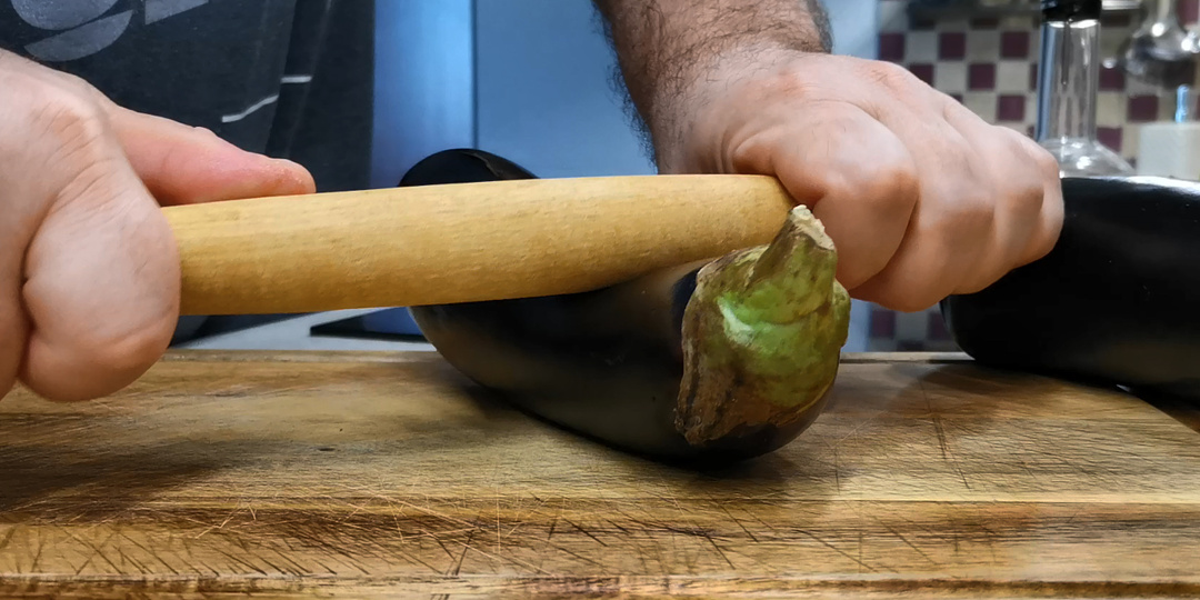 Вкуснейшие "битые" баклажаны по-турецки. Это блюдо всегда уходит до последней крошки