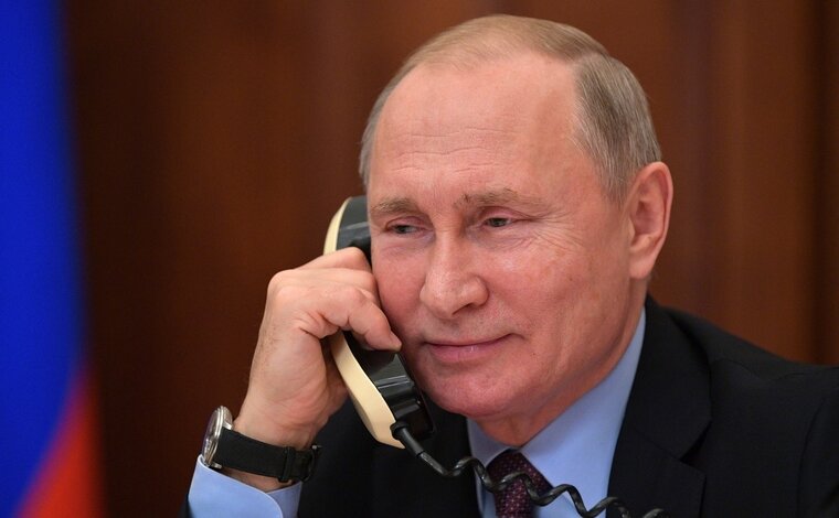    Владимир Путин провел телефонный разговор с Эбрахимом Раиси