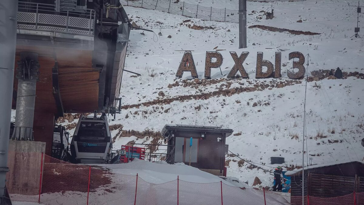     В Ростове запустят туристический поезд до курортов Домбая и Архыза, об этом сообщили в пресс-службе Минтранспорта Ростовской области.