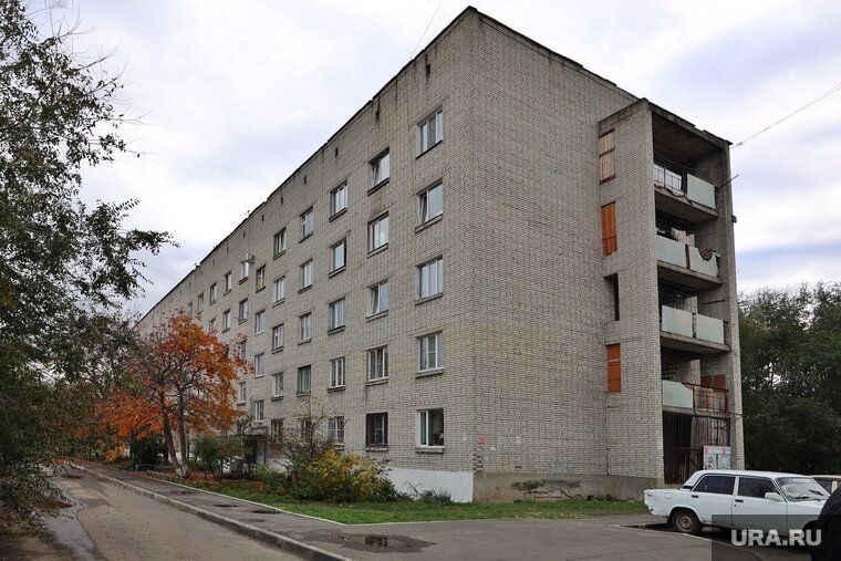    В Кургане после вмешательства Генпрокуратуры отремонтировали крышу в доме №1 по улице Алексеева в Заозерном районе