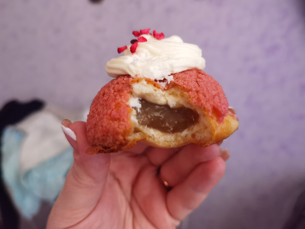 Пирожное шу желтое. Пирожное шу классический рецепт. Пирожное шу классический рецепт. Пирожное шу классический рецепт. Пирожное шу с кракелином.