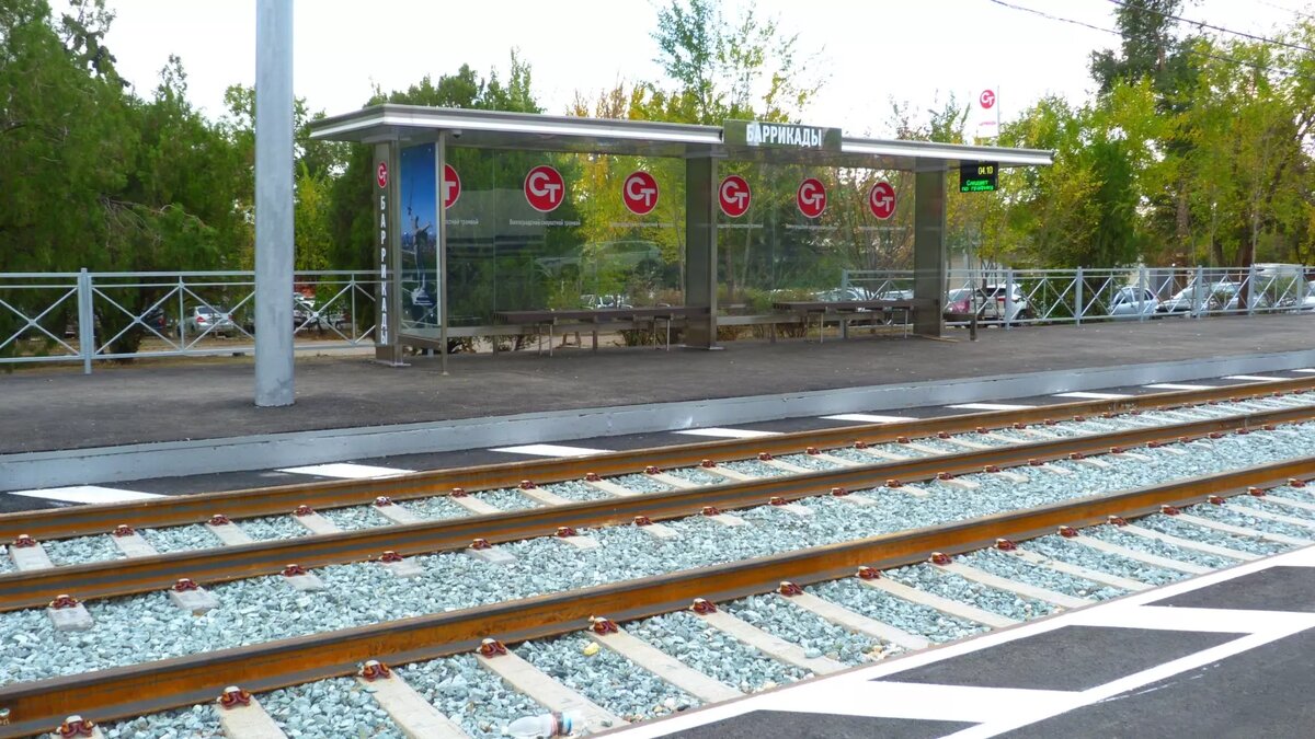     Жители Волгограда заметили, что на ряде станций скоростного трамвая установили новые остановки, правда, многих в соцсетях смутил тот факт, что они прозрачные, сообщает издание «НовостиВолгограда.ру».
