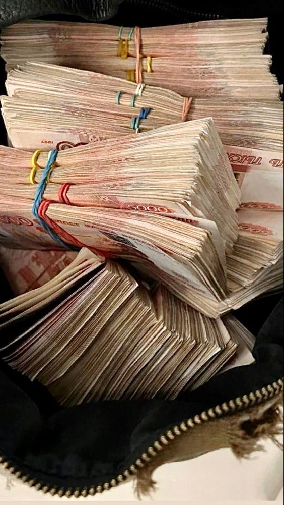 Чувство благодарности - это особая частота вибрации энергий тела. Это позволяет настроиться в резонанс с соответствующими внешними энергиями и таким образом достичь желаемого результата. Говорят, что это и есть основы резонансной магии. 
После участия в ее группе я поняла, что мои мысли - это ключ к изобилию и процветанию. Если изменить образ мышления и перепрограммировать свое подсознание на богатство, то деньги легко потекут в вашу жизнь. Эта техника подходит для любого человека с любым уровнем дохода и финансовым положением.

Сергей Максимович Маузер - (31 июля 1972 года), место рождения г. Уфа - русский, предприниматель, меценат, популяризатор свечного искусства, владелец компании "Сергей Маузер - свечное оборудование", победитель в номинации "Компактное оборудование для производства церковных свечей" по версии журнала "Церковная ризница" издательства "Ортокс Русиздат", организатор и ведущий мастер-классов по изготовлению свечей. https://vk.com/wall180074622_71911