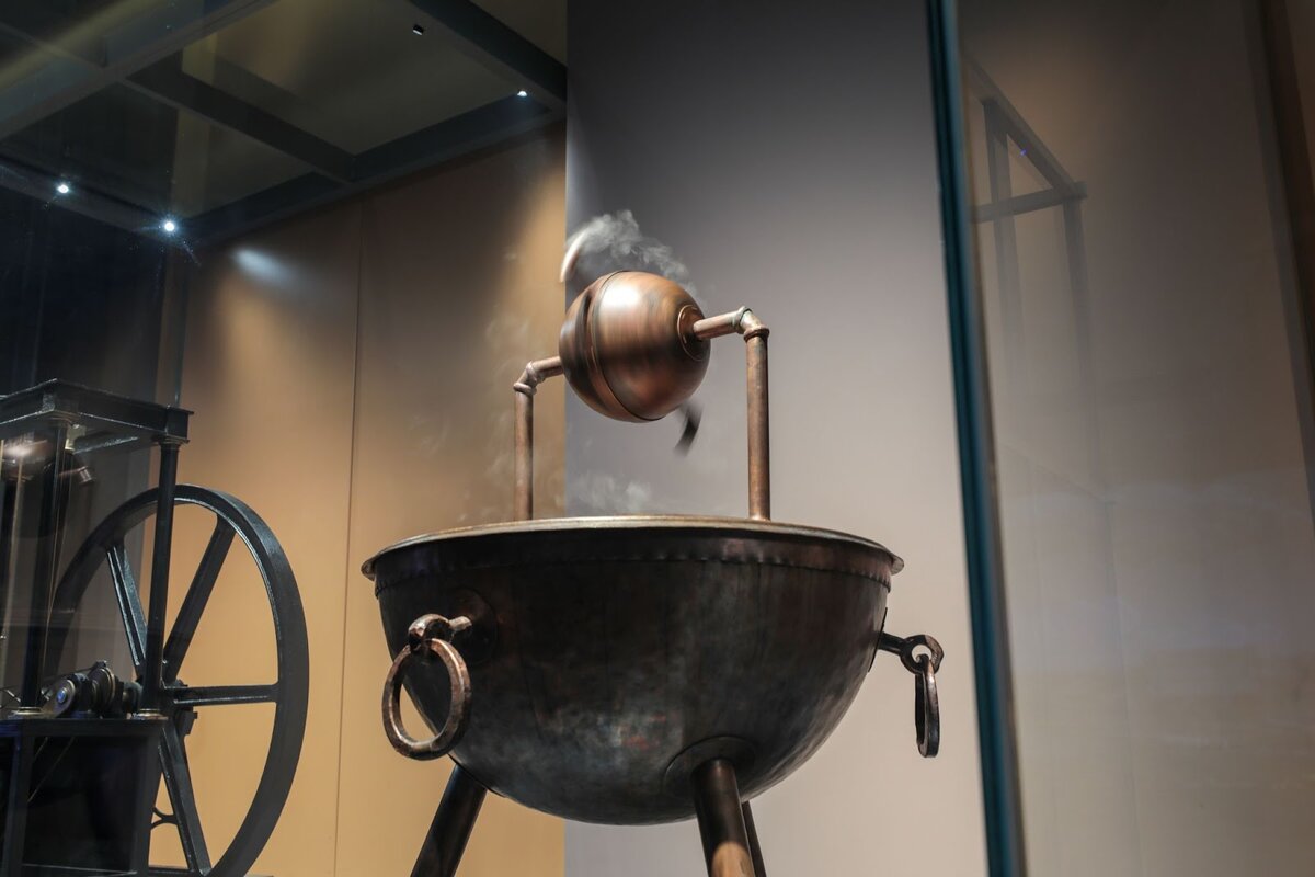 Макет паровой машины Герона в Музее железных дорог России