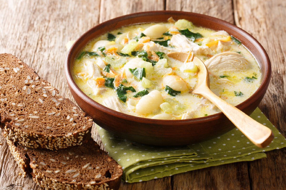 Сырный суп с шпинатом и картофельными клецками - это блюдо, которое сочетает в себе нежный сырный вкус, свежесть шпината ипитательную силу картофельных клецок.-2