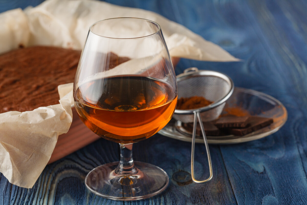 Рецепты домашнего коньяка с кофе. Кофе с коньяком рецепт пропорции. Кофе с коньяком рецепт пропорции. Рецепты домашнего коньяка с кофе. Кофе с коньяком картинки.