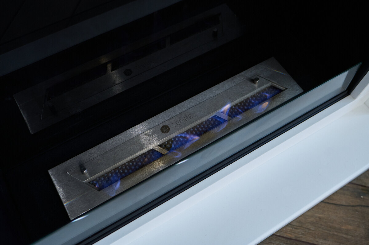 Ручной биокамин не нужно подключать к электросети, а значит, счет за электроэнергию не увеличится.