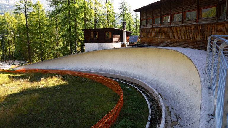    Санно-бобслейная трасса Эудженио Монти. Reuters