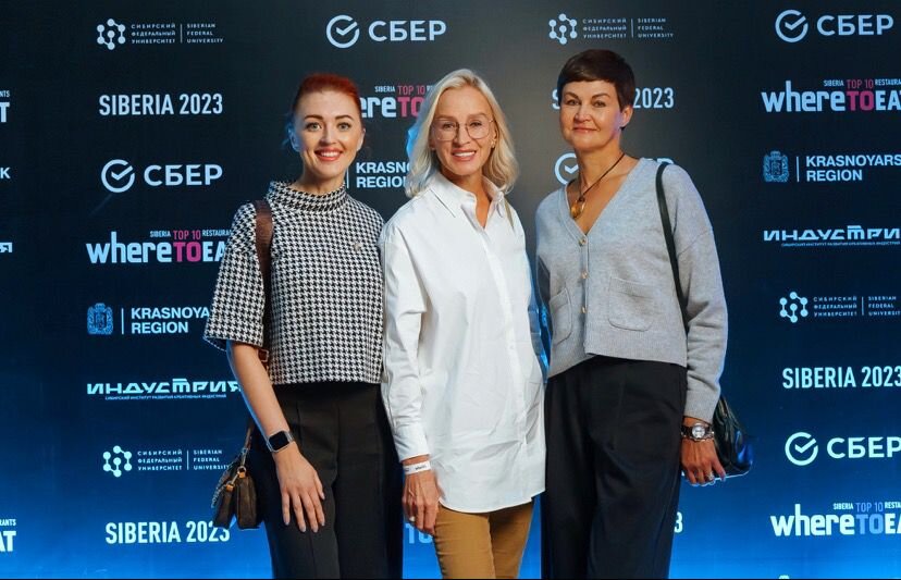 На фото: владелиц ресторана «Осип Терлеев» Евгения Чащина (в центре), креативный директор ресторана «Осип Терлеев» Марина Озёрная (слева), управляющий гастробуфетами «Два Поэта» Ольга Зайцева (справа)