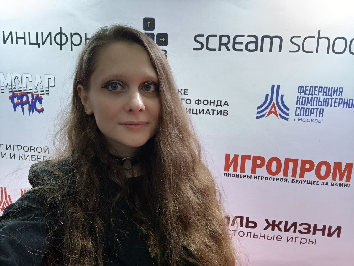 На стенде были перечислены многочисленные спонсоры и партнёры фестиваля. Но фото поместились лишь несколько, увы. Подробную информацию, я уверена, можно найти у организаторов.
