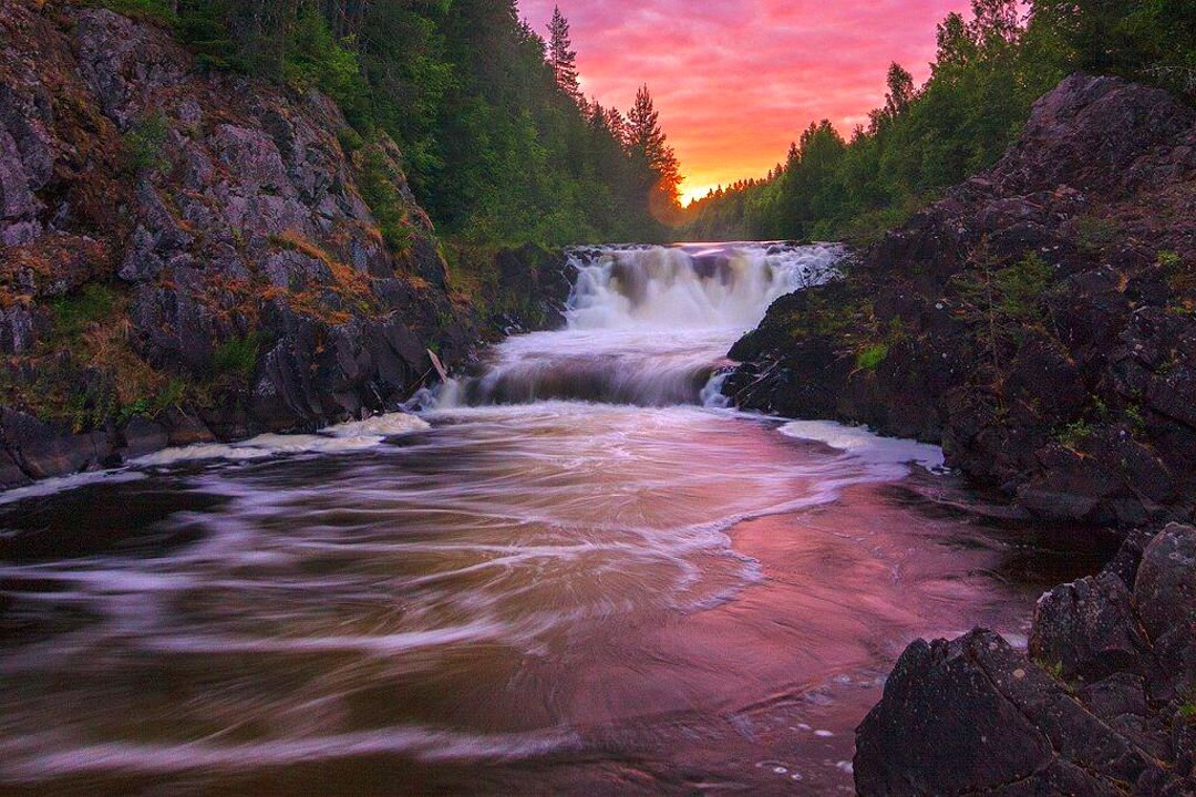 Водопад Кивач в Карелии летом