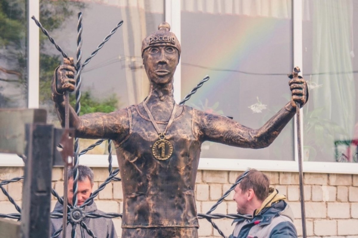    По мнению олимпийской чемпионки, арт-объект изображает изуродованного человека.