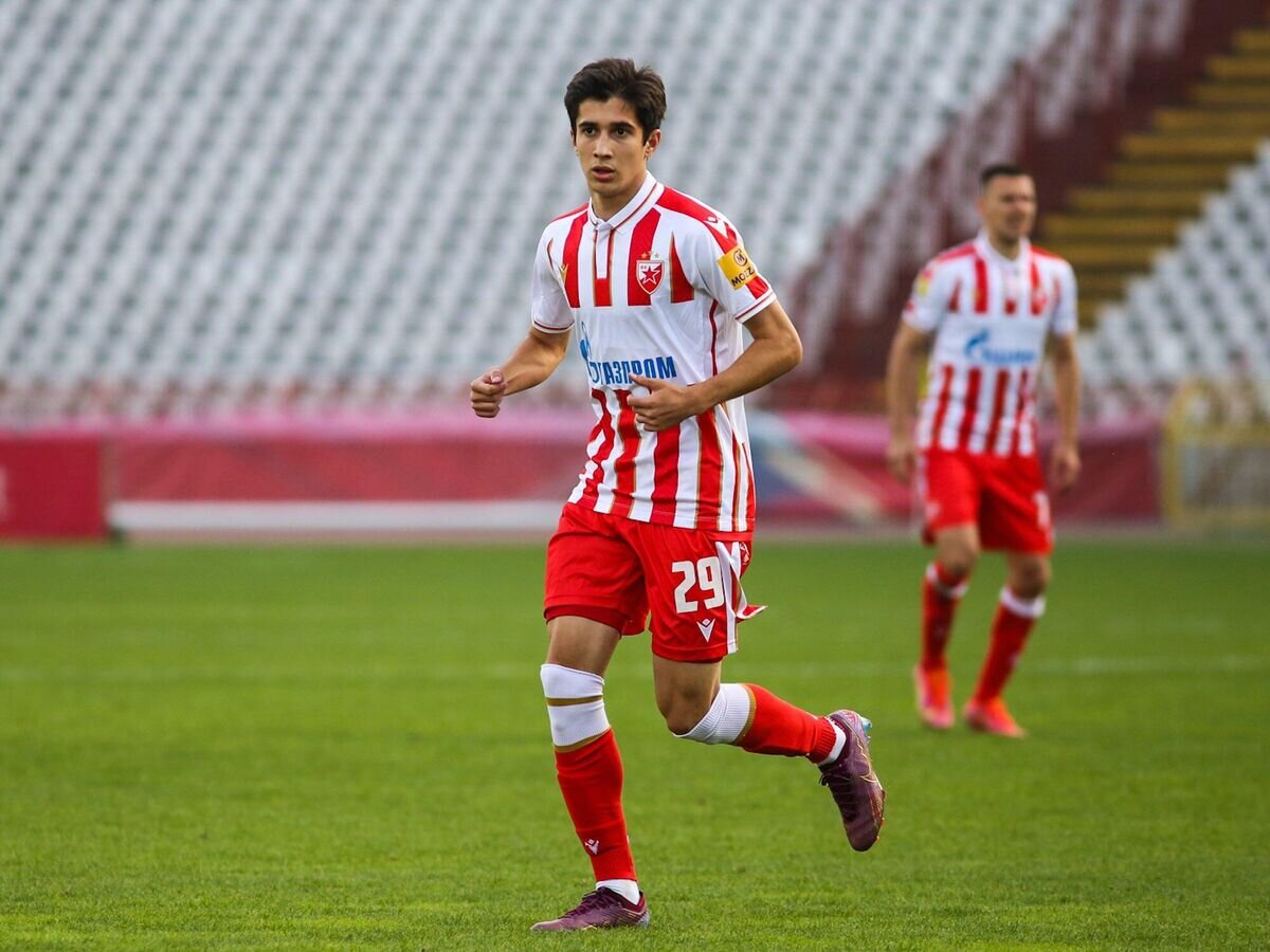    Полузащитник клуба "Црвена звезда" Егор Пруцев© Фото : Пресс-служба ФК "Црвена Звезда"