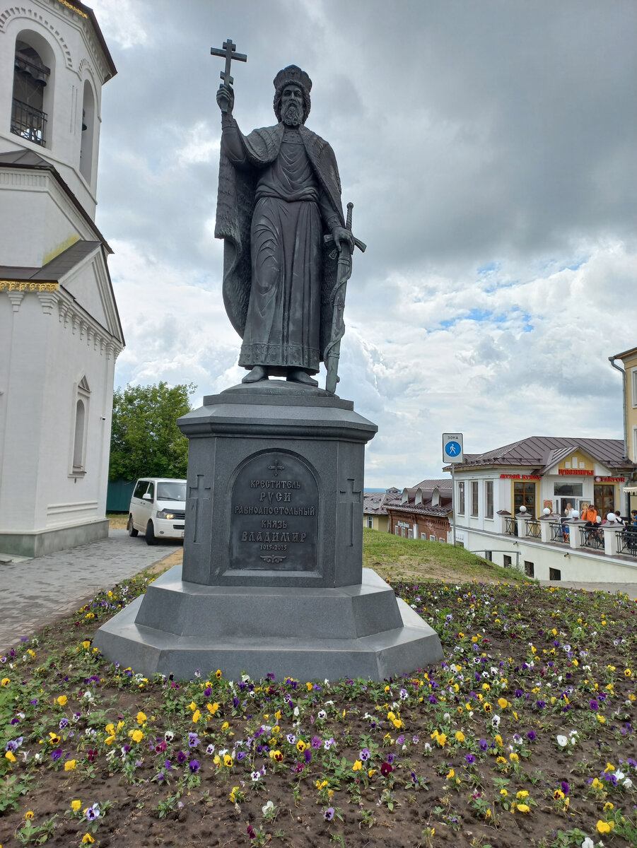 Памятник св.равноапостольному князю Владимиру