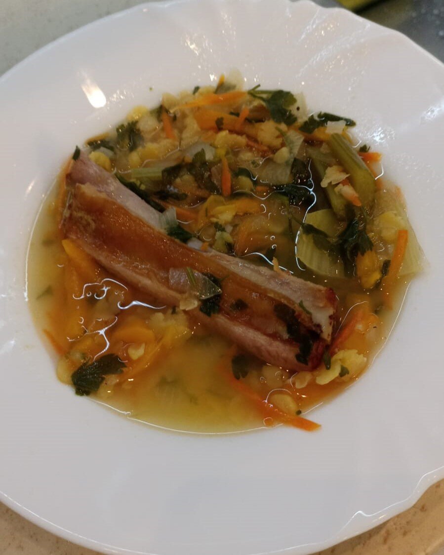 Суп гороховый с копчеными ребрышками – кулинарный рецепт