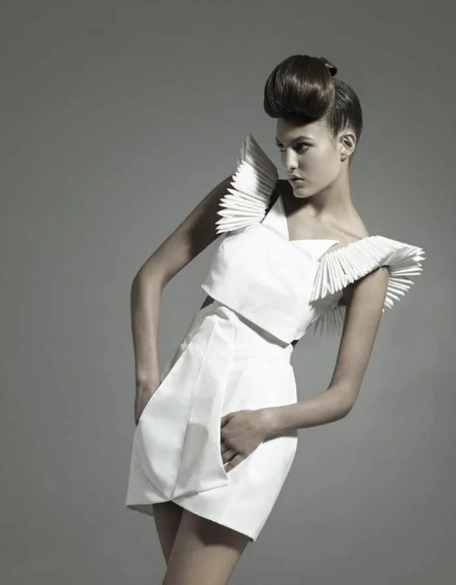 платье в архитектурном стиле. Fashion part 2. эмилиратакоски в черном платье. Fashion part 2. Warframe оператор парень.