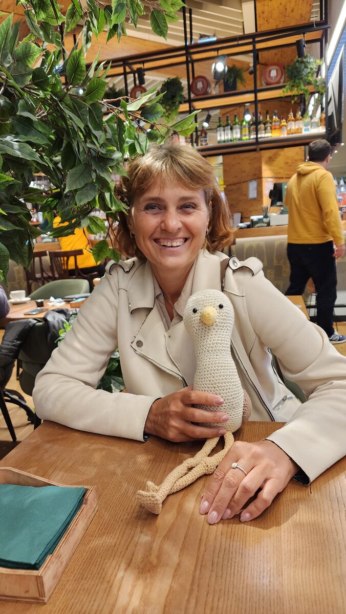 Я в аэропорту Адлер с чайкой Джонатаном (встречала и провожала подругу из Турции в Москву)