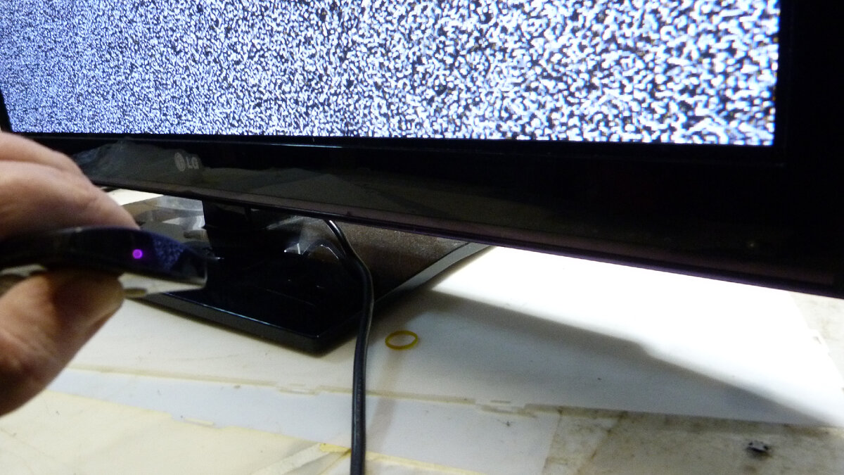 Что делать, если экран телевизора моргает?