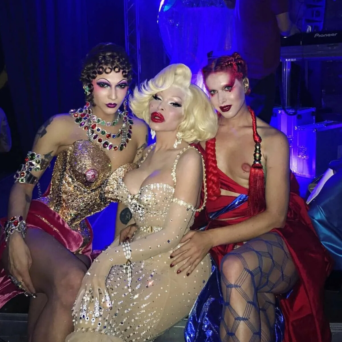 вайолет чачки бурлеск. травести 2006. травести артист. травести вечеринка. травести вечеринка.