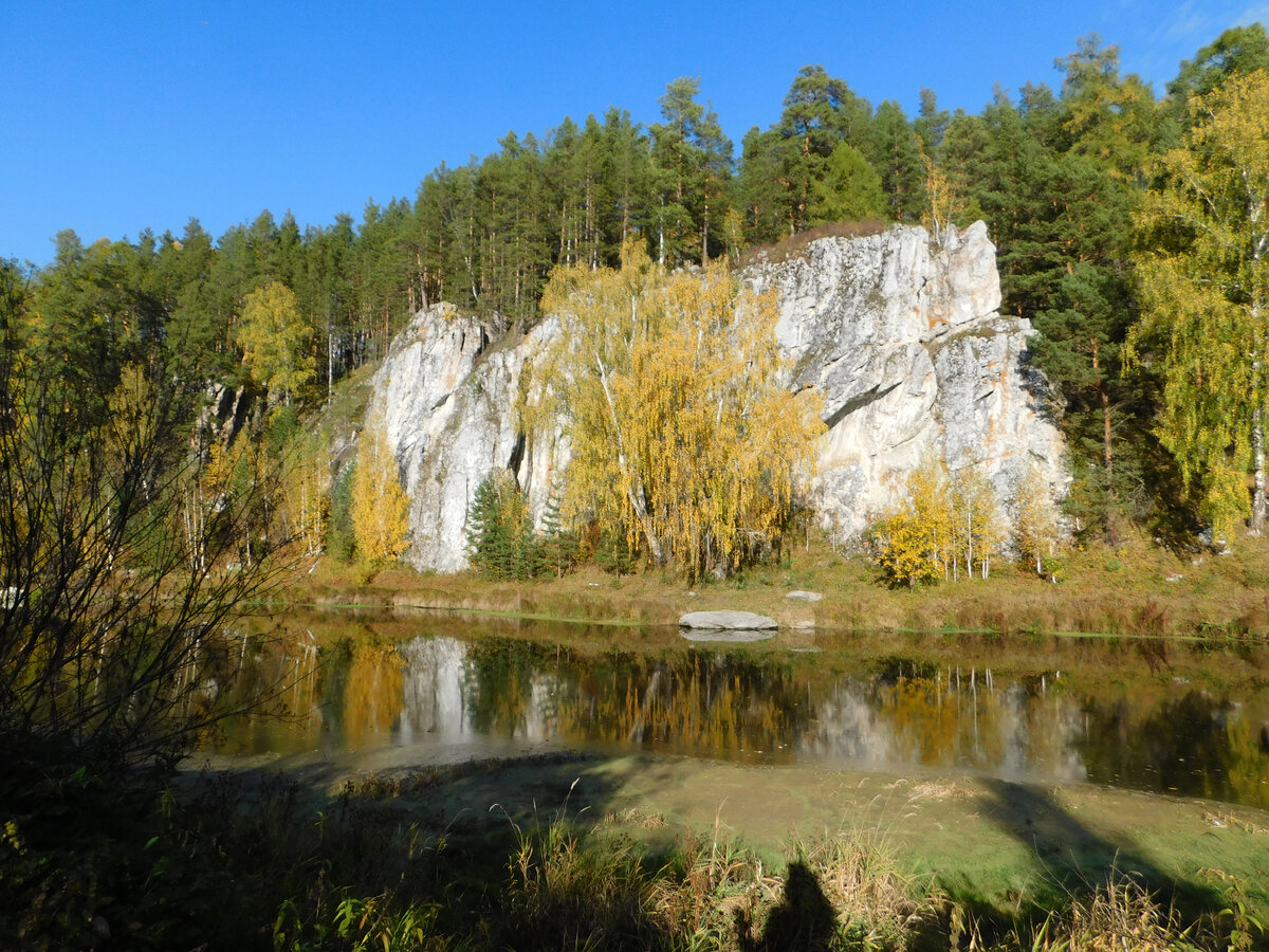 Скала Шишимский камень на Чусовой в Коуровке. Фото автора.