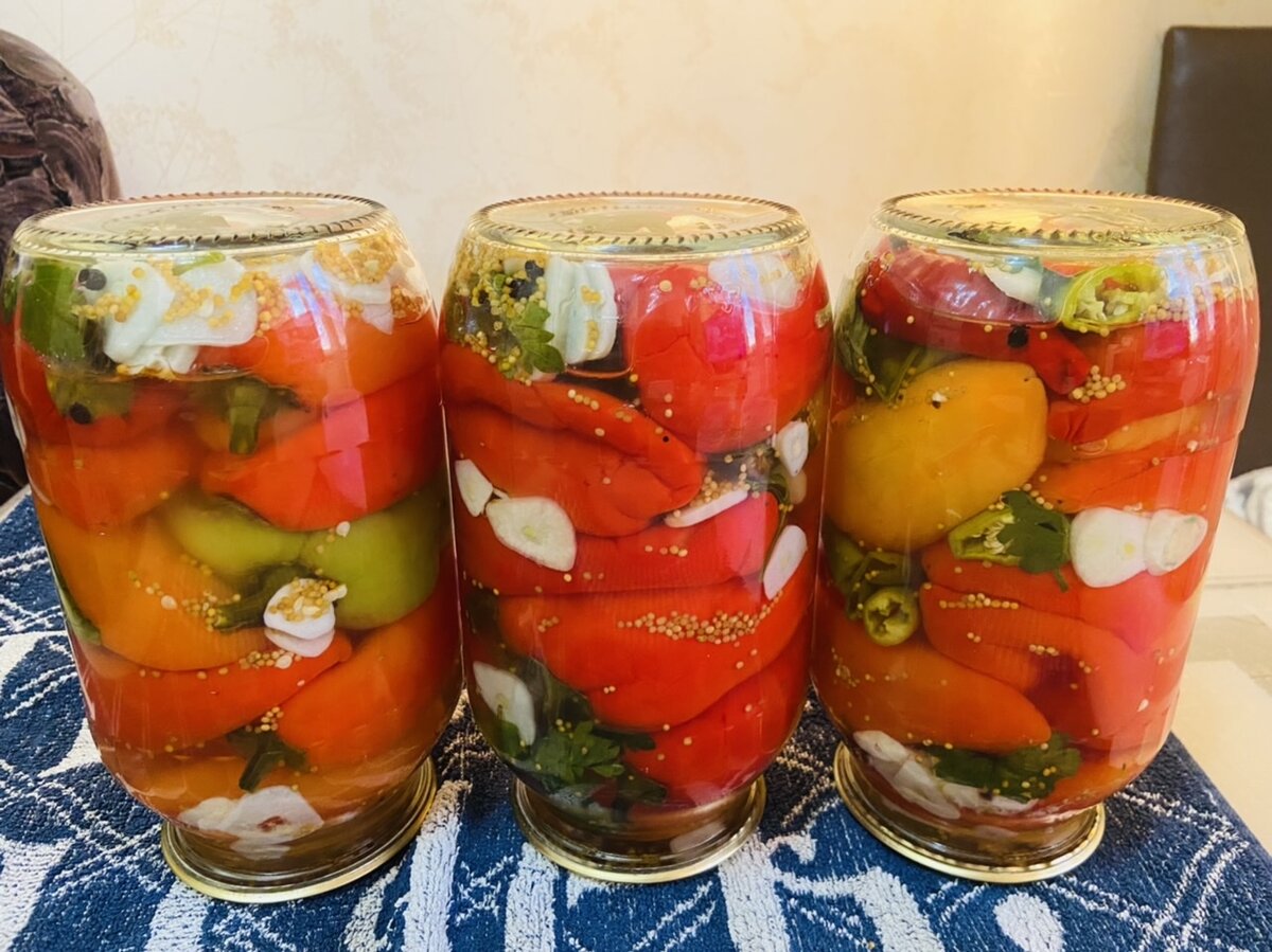 Болгарский перец с чесноком с горчицей в маринаде.