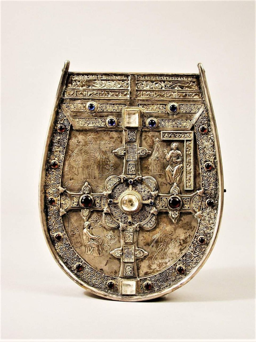 ценные реликвии. кровь иисуса в брюгге. десница иоанна крестителя в черногории. ценные реликвии. терновый венец иисуса христа.