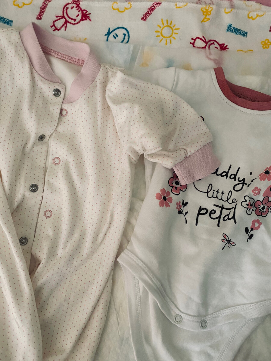 Сейчас уже не верится, что в первые месяцы дочь носила такой размер.