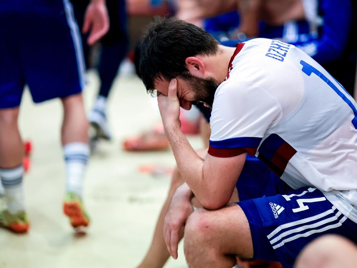    Игрок сборной России Георгий Джикия в раздевалке после окончания товарищеского матча между сборными России и Кении.© РФС