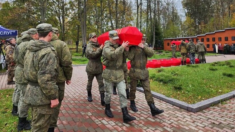    Торжественное захоронение останков 48 советских воинов на территории воинского захоронения в деревне Мокрое Можайского округа ©