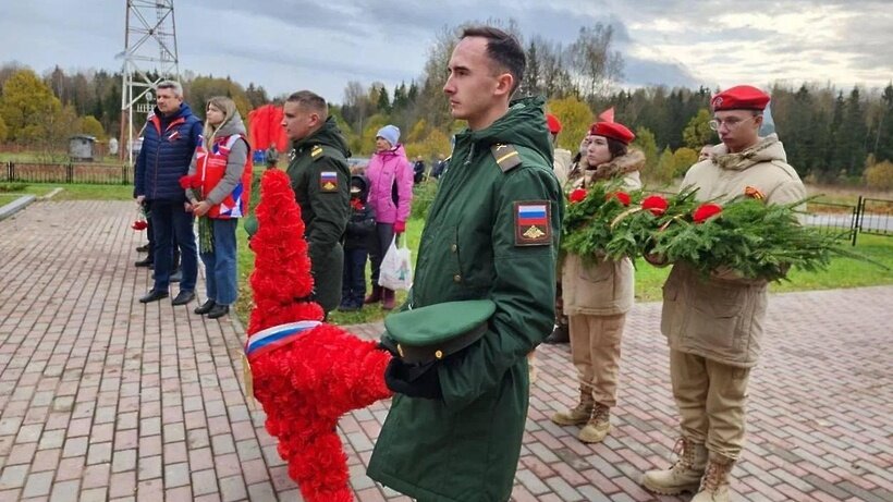    Торжественное захоронение останков 48 советских воинов на территории воинского захоронения в деревне Мокрое Можайского округа ©