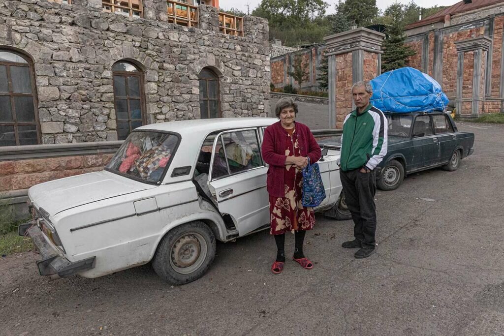 Предатели армении. Армения и азербайджан. Армения и россия дружба навсегда. Почему не помогаем армении. Почему не помогаем армении.